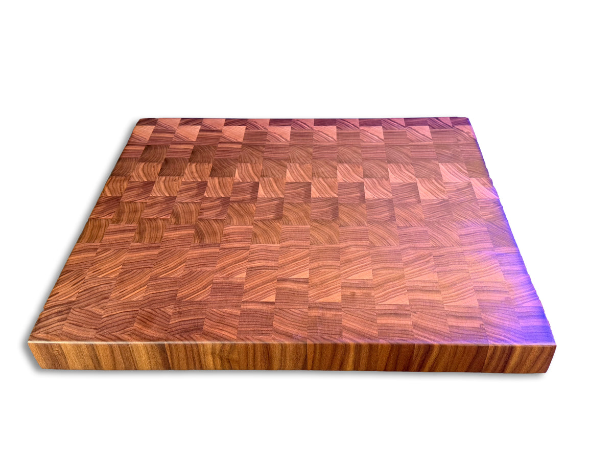 XL walnut end grain brisket board showing its smooth cutting surface without a juice groove